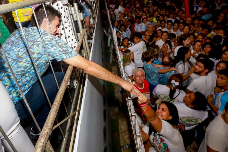 Governador participa do traslado de Nossa Senhora de Nazaré. <div class='credito_fotos'>Foto: Marco Santos / Ag. Pará   |   <a href='/midias/2019/originais/5574_9cf977ce-385b-8ee2-77a2-9726b9302586.jpg' download><i class='fa-solid fa-download'></i> Download</a></div>