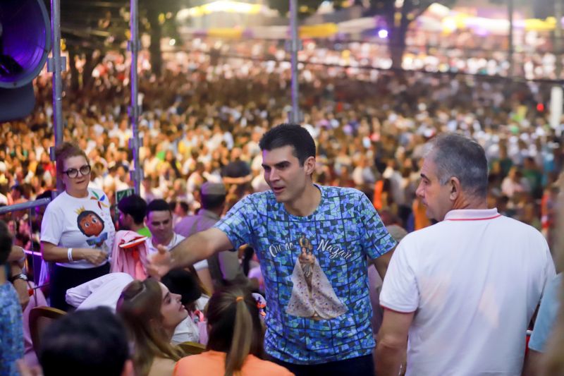 Governador participa do traslado de Nossa Senhora de Nazaré. <div class='credito_fotos'>Foto: Marco Santos / Ag. Pará   |   <a href='/midias/2019/originais/5574_a69e4e01-11f8-22ed-4054-bdbac7b7cffa.jpg' download><i class='fa-solid fa-download'></i> Download</a></div>