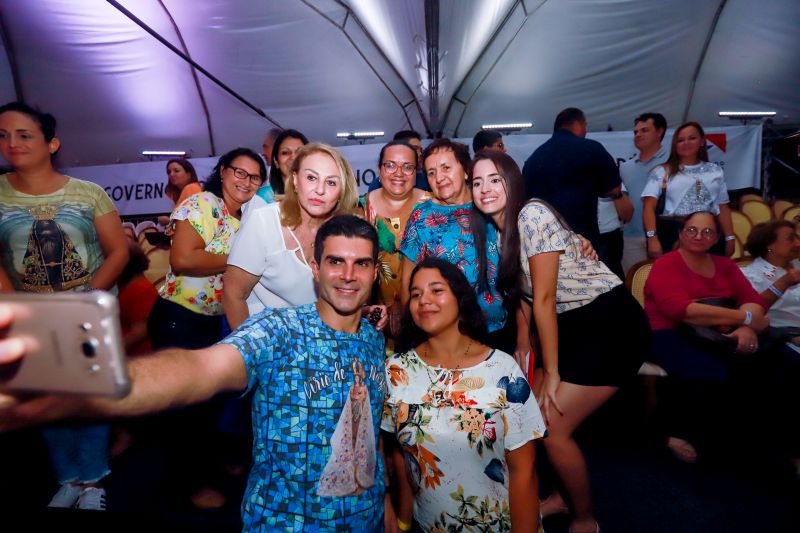 Governador participa do traslado de Nossa Senhora de Nazaré. <div class='credito_fotos'>Foto: Marco Santos / Ag. Pará   |   <a href='/midias/2019/originais/5574_b1ff28d9-d726-c729-95bd-3ceb0ca2b4dc.jpg' download><i class='fa-solid fa-download'></i> Download</a></div>