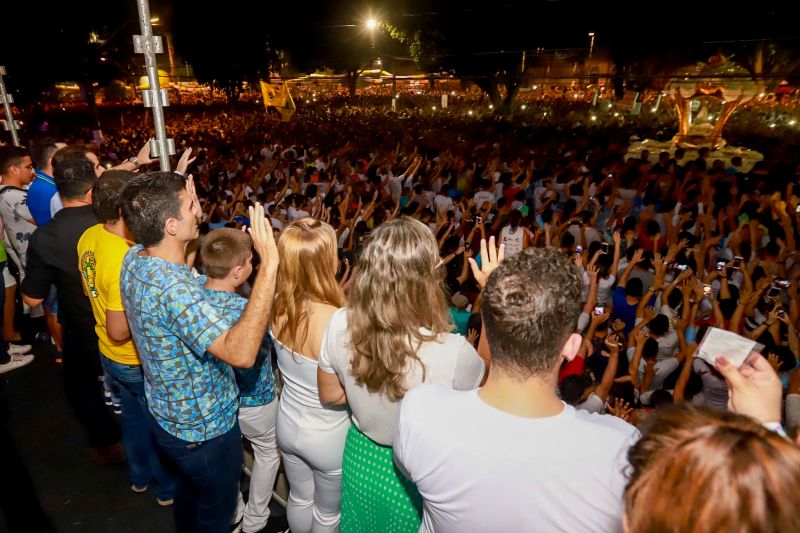 Governador participa do traslado de Nossa Senhora de Nazaré. <div class='credito_fotos'>Foto: Marco Santos / Ag. Pará   |   <a href='/midias/2019/originais/5574_b5699872-2e7c-b45f-7314-ff719654d9a7.jpg' download><i class='fa-solid fa-download'></i> Download</a></div>