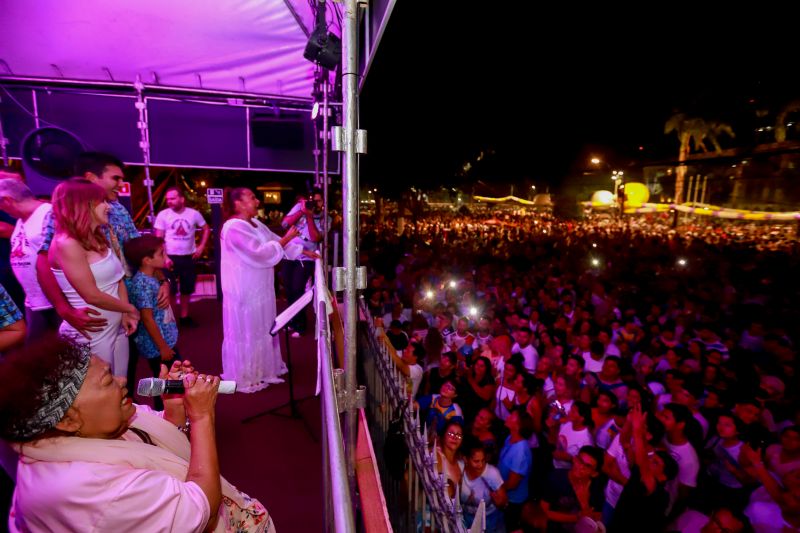 Governador participa do traslado de Nossa Senhora de Nazaré. <div class='credito_fotos'>Foto: Marco Santos / Ag. Pará   |   <a href='/midias/2019/originais/5574_e88b5a8d-422f-7432-07e4-05c47f22a1b2.jpg' download><i class='fa-solid fa-download'></i> Download</a></div>