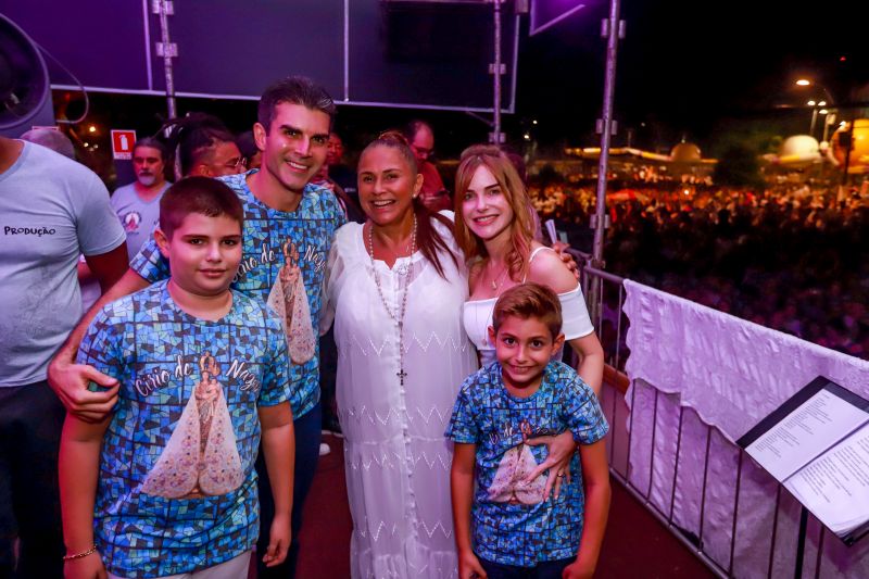 Governador participa do traslado de Nossa Senhora de Nazaré. <div class='credito_fotos'>Foto: Marco Santos / Ag. Pará   |   <a href='/midias/2019/originais/5574_ea66faa0-92ad-b4e9-b305-35e9b2e2313f.jpg' download><i class='fa-solid fa-download'></i> Download</a></div>