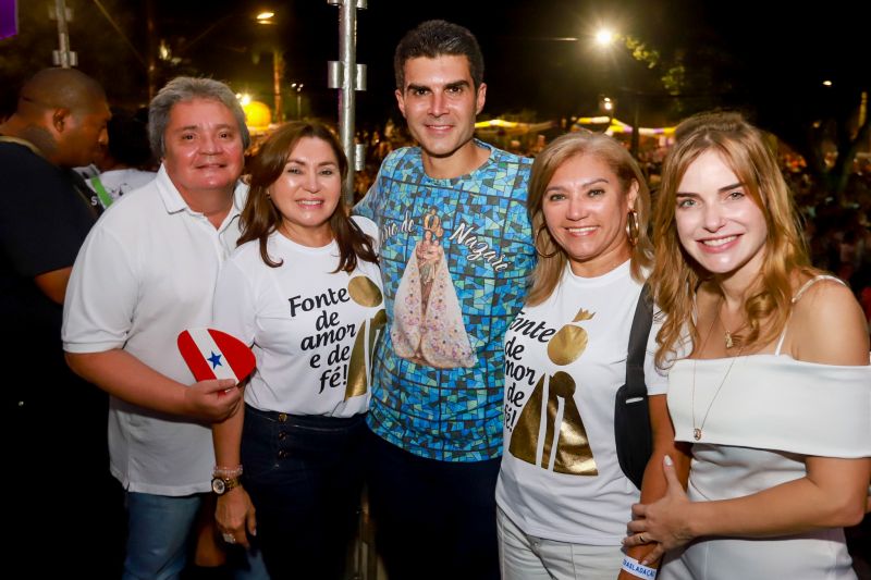 Governador participa do traslado de Nossa Senhora de Nazaré. <div class='credito_fotos'>Foto: Marco Santos / Ag. Pará   |   <a href='/midias/2019/originais/5574_ec6b23f9-7ccb-0bdb-98f8-997cb07f1002.jpg' download><i class='fa-solid fa-download'></i> Download</a></div>