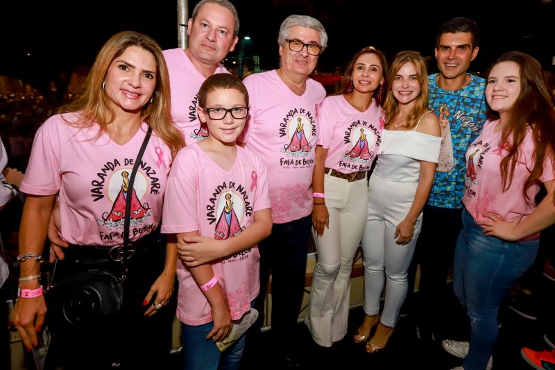 Governador participa do traslado de Nossa Senhora de Nazaré. <div class='credito_fotos'>Foto: Marco Santos / Ag. Pará   |   <a href='/midias/2019/originais/5574_ec941d51-23ce-49f4-ae33-58a0fd59676b.jpg' download><i class='fa-solid fa-download'></i> Download</a></div>