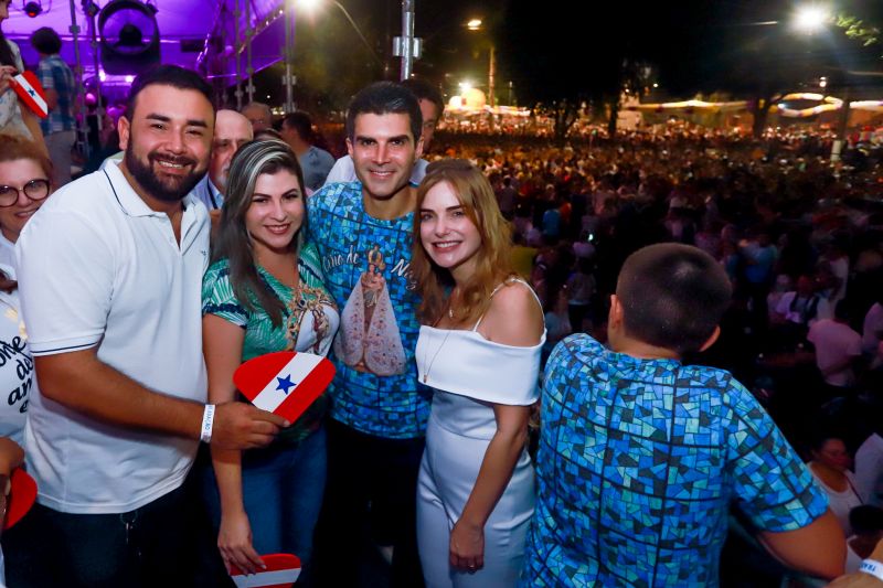 Governador participa do traslado de Nossa Senhora de Nazaré. <div class='credito_fotos'>Foto: Marco Santos / Ag. Pará   |   <a href='/midias/2019/originais/5574_fbb7f8e3-dd46-d305-90fc-f1b57ebed113.jpg' download><i class='fa-solid fa-download'></i> Download</a></div>