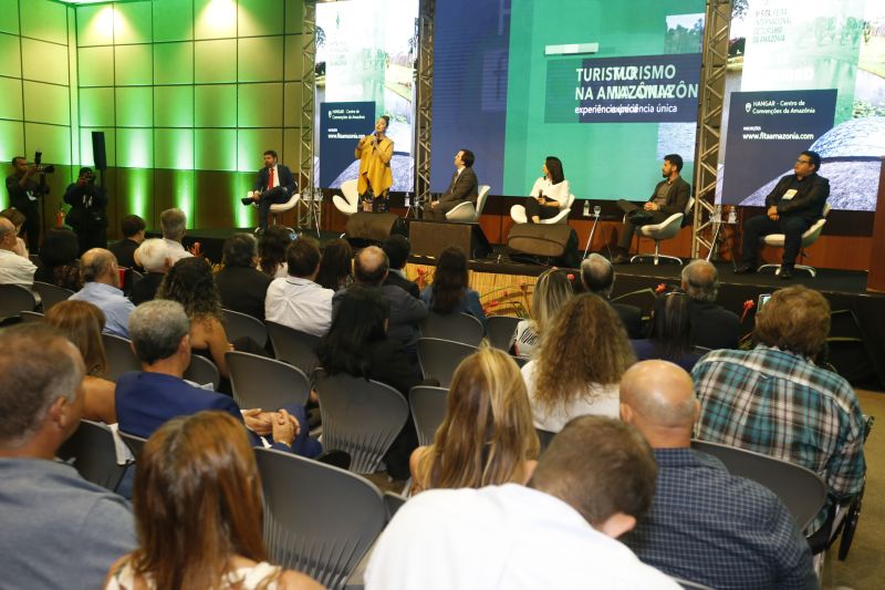 Governo do Estado abre a 9 Feira Internacional de Turismo na Amazônia. <div class='credito_fotos'>Foto: Marcelo Seabra / Ag. Pará   |   <a href='/midias/2019/originais/5576_239f2120-e246-a274-ca73-d3a14dc8f64b.jpg' download><i class='fa-solid fa-download'></i> Download</a></div>