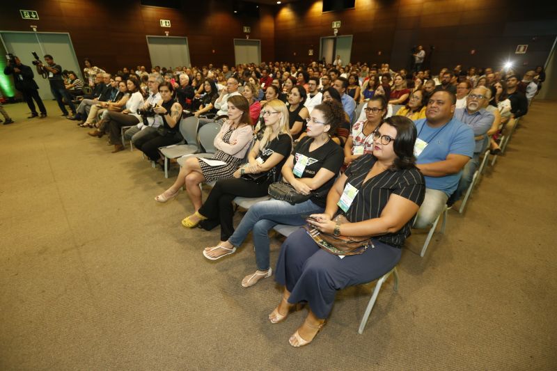 Governo do Estado abre a 9 Feira Internacional de Turismo na Amazônia. <div class='credito_fotos'>Foto: Marcelo Seabra / Ag. Pará   |   <a href='/midias/2019/originais/5576_dc749f94-5de5-ef17-4609-deac2ab1d207.jpg' download><i class='fa-solid fa-download'></i> Download</a></div>