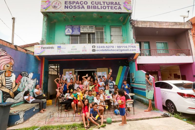 O bairro do Guamá recebeu um dia inteiro de serviços, atividades e atrações culturais, realizadas por diversas secretarias estaduais. Realizada pela Secult, a programação da tarde promete animar os moradores com artistas do próprio bairro. <div class='credito_fotos'>Foto: Alex Ribeiro / Ag. Pará   |   <a href='/midias/2019/originais/5580_04562f28-1f57-9559-54fe-f279c5f3dd84.jpg' download><i class='fa-solid fa-download'></i> Download</a></div>