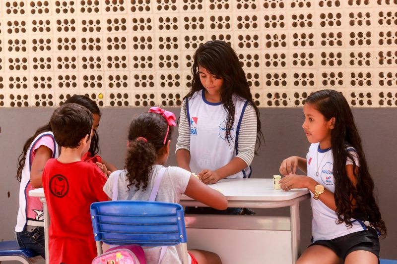 O bairro do Guamá recebeu um dia inteiro de serviços, atividades e atrações culturais, realizadas por diversas secretarias estaduais. Realizada pela Secult, a programação da tarde promete animar os moradores com artistas do próprio bairro. <div class='credito_fotos'>Foto: Alex Ribeiro / Ag. Pará   |   <a href='/midias/2019/originais/5580_42b48c73-1410-e134-515c-8a0f3ee5d889.jpg' download><i class='fa-solid fa-download'></i> Download</a></div>