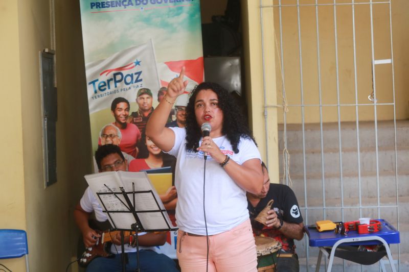 O bairro do Guamá recebeu um dia inteiro de serviços, atividades e atrações culturais, realizadas por diversas secretarias estaduais. Realizada pela Secult, a programação da tarde promete animar os moradores com artistas do próprio bairro. <div class='credito_fotos'>Foto: Alex Ribeiro / Ag. Pará   |   <a href='/midias/2019/originais/5580_54f9adec-94c0-47c5-8376-71f85b3b7358.jpg' download><i class='fa-solid fa-download'></i> Download</a></div>