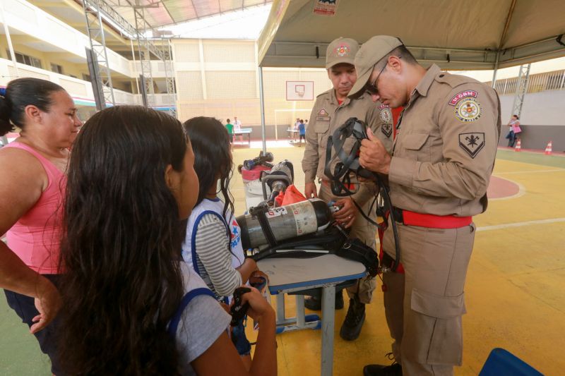 O bairro do Guamá recebeu um dia inteiro de serviços, atividades e atrações culturais, realizadas por diversas secretarias estaduais. Realizada pela Secult, a programação da tarde promete animar os moradores com artistas do próprio bairro. <div class='credito_fotos'>Foto: Alex Ribeiro / Ag. Pará   |   <a href='/midias/2019/originais/5580_5704f4df-9970-f408-f37c-976b2b535a74.jpg' download><i class='fa-solid fa-download'></i> Download</a></div>