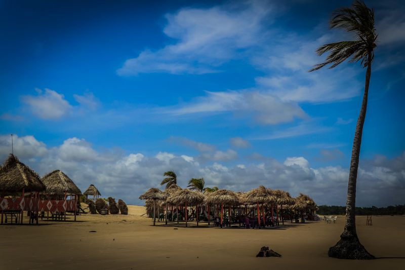 Um paraíso dentro Amazônia. É assim que os turistas que conhecem o arquipélago do Marajó definem a beleza da maior ilha fluviomarítima do mundo, que abriga em seu território 16 municípios. A natureza preservada chama a atenção e encanta os visitantes. <div class='credito_fotos'>Foto: JADER PAES / AG. PARÁ   |   <a href='/midias/2019/originais/5583_baca7a31-081e-377d-9e54-c796cdb03c4a.jpg' download><i class='fa-solid fa-download'></i> Download</a></div>