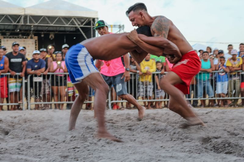 Resgatar e fortalecer a cultural marajoara, aliado a tradição popular, é o objetivo da 3° do Cavalo Marajoara, no município de Soure, Arquipélago do Marajó. <div class='credito_fotos'>Foto: ASCOM / SEEL   |   <a href='/midias/2019/originais/5591_38d00c43-da37-587e-b43c-d8d5e3bcea32.jpg' download><i class='fa-solid fa-download'></i> Download</a></div>