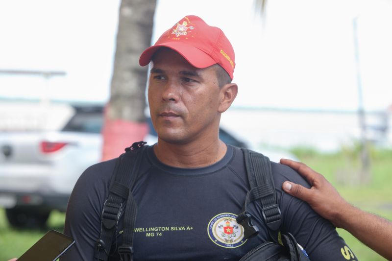 Acoes dos Bombeiros do Grupamento Fluvial de Belem - Weliton Silva. Mergulhador <div class='credito_fotos'>Foto: Jader Paes / Agência Pará   |   <a href='/midias/2019/originais/5595_c41b730f-8360-41a5-559e-234cf43a8eba.jpg' download><i class='fa-solid fa-download'></i> Download</a></div>