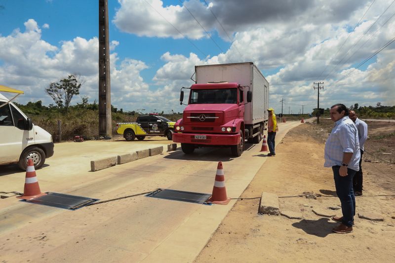 A Secretaria de Estado de Transportes (Setran) iniciou, nesta sexta-feira (25), as obras de pavimentação do Trevo da Peteca, que fica na intercessão da PA-481 com a PA-483, em Barcarena, no nordeste do Pará. Os serviços incluem manutenção e melhoria na PA-483, no trecho que vai da Alça Viária até o Trevo da Peteca, com extensão de quase 12 km. <div class='credito_fotos'>Foto: Alex Ribeiro / Ag. Pará   |   <a href='/midias/2019/originais/5596_41ea2cc6-d4ed-32cb-81ce-7563feb6d827.jpg' download><i class='fa-solid fa-download'></i> Download</a></div>