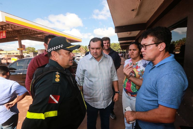 A Secretaria de Estado de Transportes (Setran) iniciou, nesta sexta-feira (25), as obras de pavimentação do Trevo da Peteca, que fica na intercessão da PA-481 com a PA-483, em Barcarena, no nordeste do Pará. Os serviços incluem manutenção e melhoria na PA-483, no trecho que vai da Alça Viária até o Trevo da Peteca, com extensão de quase 12 km. <div class='credito_fotos'>Foto: Alex Ribeiro / Ag. Pará   |   <a href='/midias/2019/originais/5596_e79382cf-9e5e-1c14-beef-dce6f658a61d.jpg' download><i class='fa-solid fa-download'></i> Download</a></div>