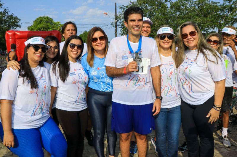 Entre as atividades realizadas em comemoração ao Dia do Servidor Público, o Governo do Pará promoveu, neste sábado (26), o evento esportivo, premiando os melhores colocados
Na foto: <div class='credito_fotos'>Foto: Jader Paes / Agência Pará   |   <a href='/midias/2019/originais/5600_b2b87ce9-b46b-9544-6233-8a7092618d20.jpg' download><i class='fa-solid fa-download'></i> Download</a></div>