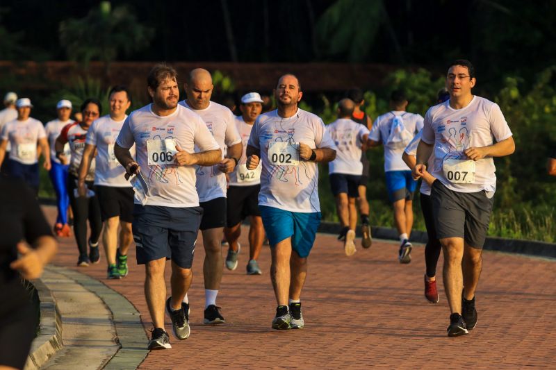 Entre as atividades realizadas em comemoração ao Dia do Servidor Público, o Governo do Pará promoveu, neste sábado (26), o evento esportivo, premiando os melhores colocados
Na foto: <div class='credito_fotos'>Foto: Jader Paes / Agência Pará   |   <a href='/midias/2019/originais/5600_e8b68564-c89d-7557-e70e-6aea1b0aa4c8.jpg' download><i class='fa-solid fa-download'></i> Download</a></div>