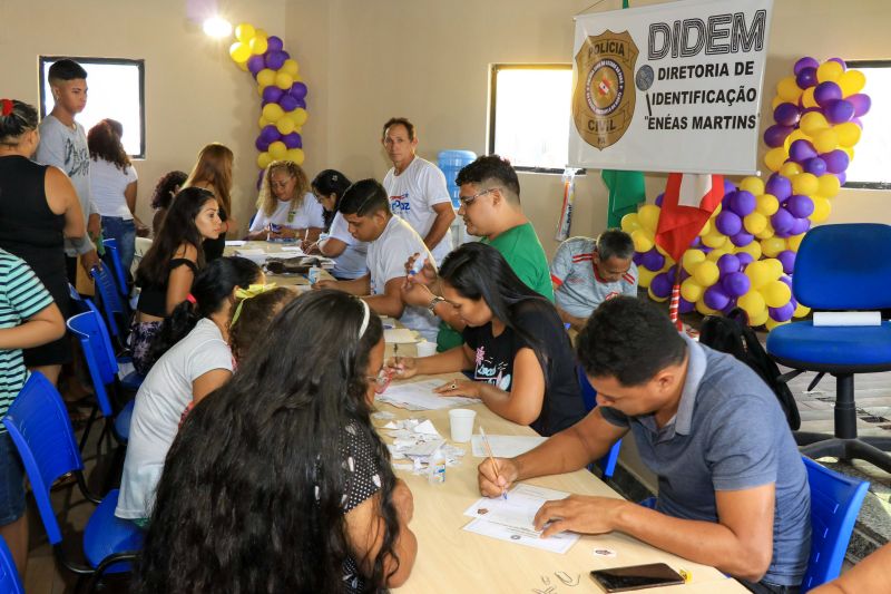 Durante o evento deste sábado 26, na Seccional do Guamá foram emitidos 400 RGs e realizados centenas de atendimentos de saúde pelo TerPaz <div class='credito_fotos'>Foto: Jader Paes / Agência Pará   |   <a href='/midias/2019/originais/5601_7abe36a2-b90c-571e-8ebd-2f46b4e44df7.jpg' download><i class='fa-solid fa-download'></i> Download</a></div>