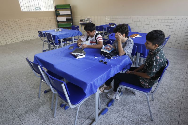 A Escola estadual Raimundo Ribeiro da Costa passa a ter sete salas de aula, quadra poliesportiva coberta e bicicletário. Um dos espaços mais importantes da unidade, o bloco pedagógico, passa a contar com biblioteca, laboratório multidisciplinar e laboratório de informática com internet <div class='credito_fotos'>Foto: Marcelo Seabra / Ag. Pará   |   <a href='/midias/2019/originais/5604_7c687547-3e30-9a46-dad6-7d6fc7415c6b.jpg' download><i class='fa-solid fa-download'></i> Download</a></div>