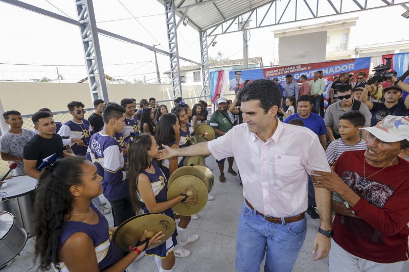 Visita do Governador Helder Barbalho a Oeiras, Pará. Após a Reinauguração de uma Escola, o Governo entregou veículos ao município e visitou as instalações do 13º Centro Regional de Saúde de Oeiras.  <div class='credito_fotos'>Foto: Marcelo Seabra / Ag. Pará   |   <a href='/midias/2019/originais/5605_d615ed62-4731-4f52-db29-79c01b4e398b.jpg' download><i class='fa-solid fa-download'></i> Download</a></div>