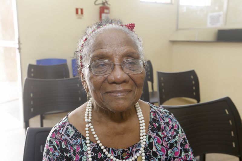 Visita do Governador Helder Barbalho a Oeiras, Pará. Após a Reinauguração de uma Escola, o Governo entregou veículos ao município e visitou as instalações do 13º Centro Regional de Saúde de Oeiras. 
Dona Júlia <div class='credito_fotos'>Foto: Marcelo Seabra / Ag. Pará   |   <a href='/midias/2019/originais/5605_fb9db7d2-1e7b-bbbc-381a-6f35f76da08c.jpg' download><i class='fa-solid fa-download'></i> Download</a></div>