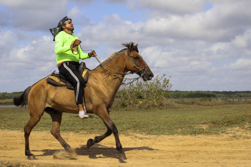 3° Festival do Cavalo Marajoara, que aconteceu neste sábado (26), no município de Soure, no Marajó <div class='credito_fotos'>Foto: ASCOM SEEL   |   <a href='/midias/2019/originais/5606_5334192e-fabd-3786-9503-0ed08f0e1f46.jpg' download><i class='fa-solid fa-download'></i> Download</a></div>