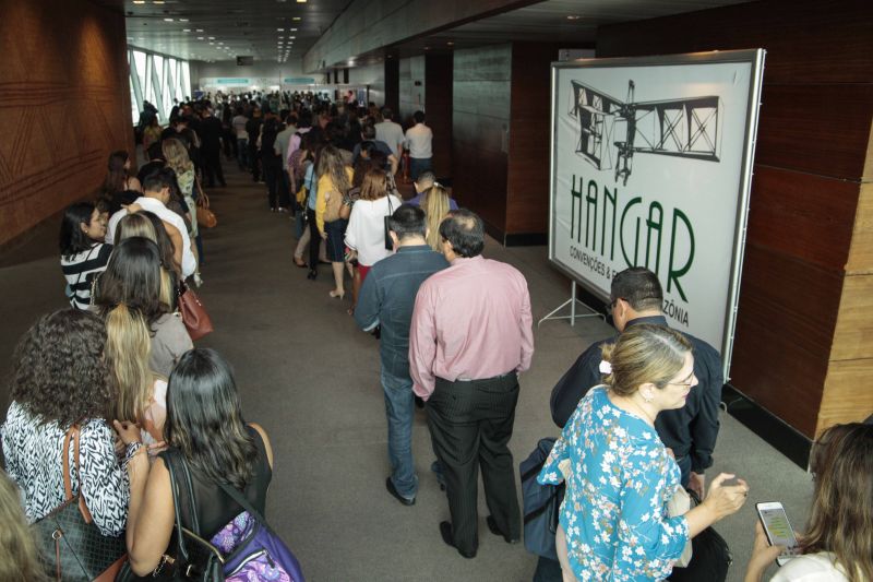 1º Encontro de servidores públicos do Pará capacita mais de 2 mil pessoas. O evento aconteceu no Hangar em Belém e contou com a presença de representantes governamentais.
Na foto: <div class='credito_fotos'>Foto: Pedro Guerreiro / Ag. Pará   |   <a href='/midias/2019/originais/5611_16aa5691-db1d-7c24-8aeb-e497d001418d.jpg' download><i class='fa-solid fa-download'></i> Download</a></div>