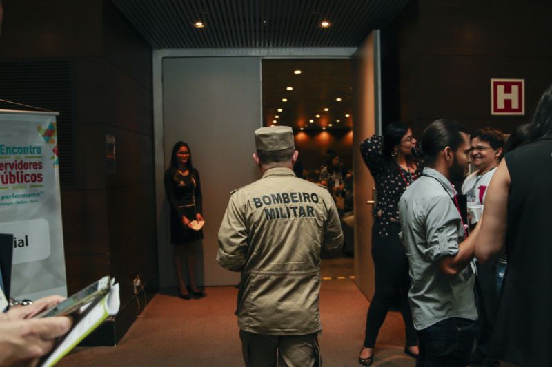 1º Encontro de servidores públicos do Pará capacita mais de 2 mil pessoas. O evento aconteceu no Hangar em Belém e contou com a presença de representantes governamentais.
Na foto: <div class='credito_fotos'>Foto: Pedro Guerreiro / Ag. Pará   |   <a href='/midias/2019/originais/5611_87378f1f-8808-4bb7-afbf-91b8ce1a35e1.jpg' download><i class='fa-solid fa-download'></i> Download</a></div>