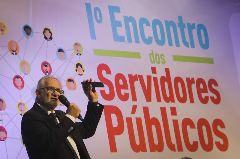 1º Encontro de servidores públicos do Pará capacita mais de 2 mil pessoas. O evento aconteceu no Hangar em Belém e contou com a presença de representantes governamentai - Sérgio Leão  <div class='credito_fotos'>Foto: Pedro Guerreiro / Ag. Pará   |   <a href='/midias/2019/originais/5611_935f2d7e-3ed7-a998-5ac0-3b5755d42c4a.jpg' download><i class='fa-solid fa-download'></i> Download</a></div>