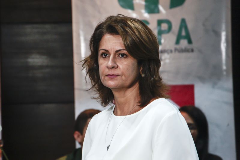 1º Encontro de servidores públicos do Pará capacita mais de 2 mil pessoas. O evento aconteceu no Hangar em Belém e contou com a presença de representantes governamentais.
Na foto:  Coordenadora de Planejamento da Escola de Governança Pública do Estado do Pará (EGPA), Daniela Sequeira <div class='credito_fotos'>Foto: Pedro Guerreiro / Ag. Pará   |   <a href='/midias/2019/originais/5611_956ad6f5-92e5-fe5a-493f-7a0a324ba110.jpg' download><i class='fa-solid fa-download'></i> Download</a></div>