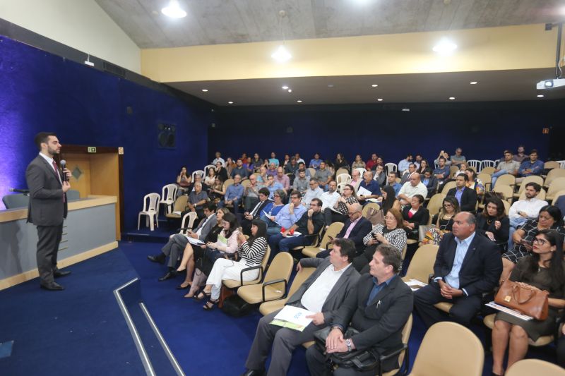 A Auditoria Geral do Estado (AGE) lançou na terça-feira (29), no auditório da Federação das Indústrias do Pará (Fiepa), em Belém, o Programa Estadual de Capacitação de Fornecedores (PECF), uma iniciativa inovadora que busca o aperfeiçoamento dos contratos de obras e serviços prestados por empresas privadas a órgãos públicos. <div class='credito_fotos'>Foto: Alex Ribeiro / Ag. Pará   |   <a href='/midias/2019/originais/5617_0f66d333-f77e-0ce9-9ad0-fb292aeaff88.jpg' download><i class='fa-solid fa-download'></i> Download</a></div>