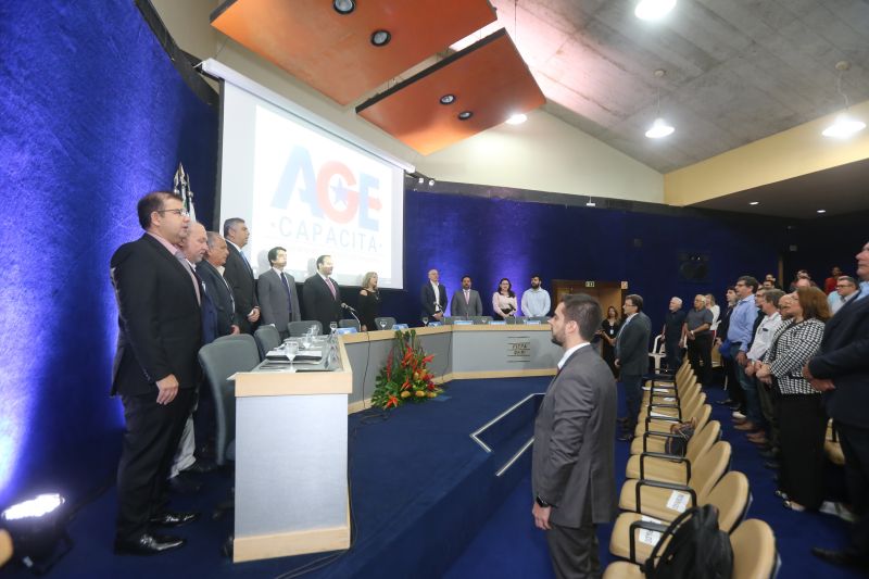 A Auditoria Geral do Estado (AGE) lançou na terça-feira (29), no auditório da Federação das Indústrias do Pará (Fiepa), em Belém, o Programa Estadual de Capacitação de Fornecedores (PECF), uma iniciativa inovadora que busca o aperfeiçoamento dos contratos de obras e serviços prestados por empresas privadas a órgãos públicos. <div class='credito_fotos'>Foto: Alex Ribeiro / Ag. Pará   |   <a href='/midias/2019/originais/5617_212abcce-08dd-be9c-5968-2292e50e6018.jpg' download><i class='fa-solid fa-download'></i> Download</a></div>