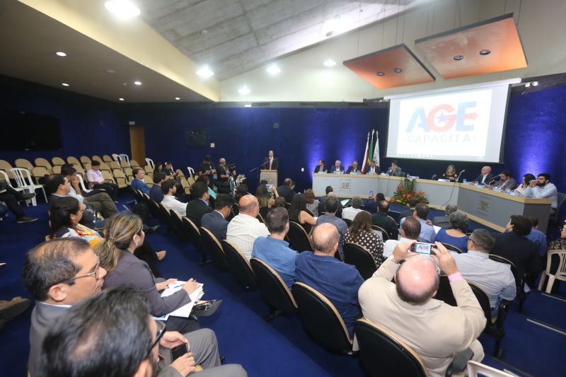 A Auditoria Geral do Estado (AGE) lançou na terça-feira (29), no auditório da Federação das Indústrias do Pará (Fiepa), em Belém, o Programa Estadual de Capacitação de Fornecedores (PECF), uma iniciativa inovadora que busca o aperfeiçoamento dos contratos de obras e serviços prestados por empresas privadas a órgãos públicos. <div class='credito_fotos'>Foto: Alex Ribeiro / Ag. Pará   |   <a href='/midias/2019/originais/5617_283de47a-184b-d3a0-ceb5-b3d0325b70d5.jpg' download><i class='fa-solid fa-download'></i> Download</a></div>