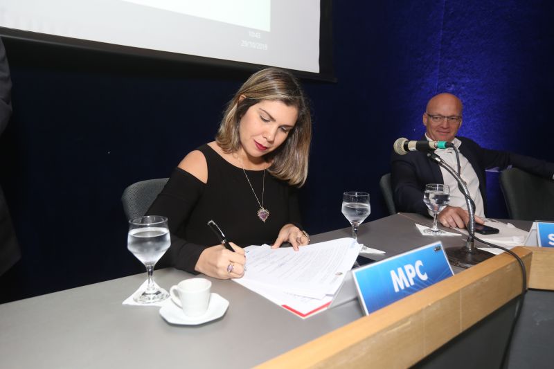 A Auditoria Geral do Estado (AGE) lançou na terça-feira (29), no auditório da Federação das Indústrias do Pará (Fiepa), em Belém, o Programa Estadual de Capacitação de Fornecedores (PECF), uma iniciativa inovadora que busca o aperfeiçoamento dos contratos de obras e serviços prestados por empresas privadas a órgãos públicos. <div class='credito_fotos'>Foto: Alex Ribeiro / Ag. Pará   |   <a href='/midias/2019/originais/5617_2cb45002-97e8-c65e-afae-03e85567194f.jpg' download><i class='fa-solid fa-download'></i> Download</a></div>