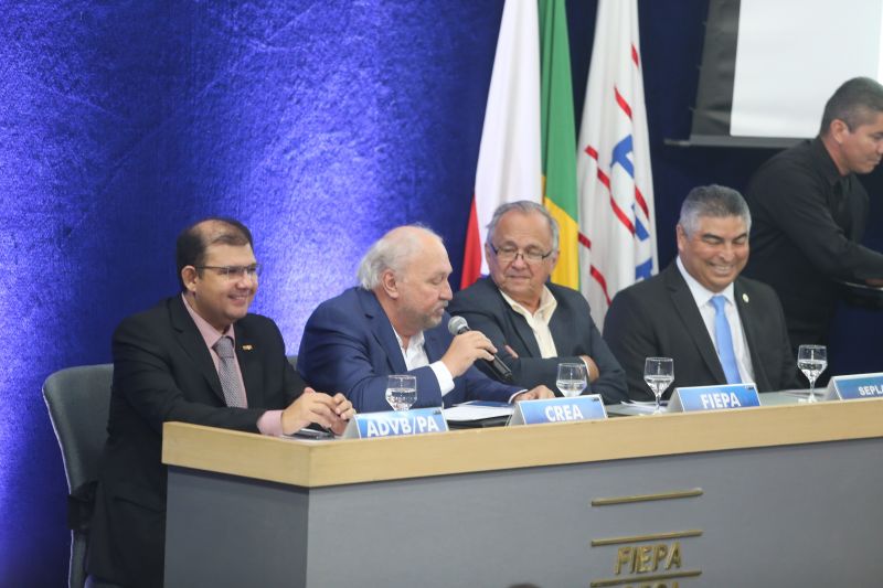 A Auditoria Geral do Estado (AGE) lançou na terça-feira (29), no auditório da Federação das Indústrias do Pará (Fiepa), em Belém, o Programa Estadual de Capacitação de Fornecedores (PECF), uma iniciativa inovadora que busca o aperfeiçoamento dos contratos de obras e serviços prestados por empresas privadas a órgãos públicos. <div class='credito_fotos'>Foto: Alex Ribeiro / Ag. Pará   |   <a href='/midias/2019/originais/5617_349f567b-a2b3-fd43-c0ca-7103e3488470.jpg' download><i class='fa-solid fa-download'></i> Download</a></div>