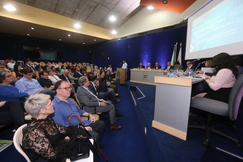 A Auditoria Geral do Estado (AGE) lançou na terça-feira (29), no auditório da Federação das Indústrias do Pará (Fiepa), em Belém, o Programa Estadual de Capacitação de Fornecedores (PECF), uma iniciativa inovadora que busca o aperfeiçoamento dos contratos de obras e serviços prestados por empresas privadas a órgãos públicos. <div class='credito_fotos'>Foto: Alex Ribeiro / Ag. Pará   |   <a href='/midias/2019/originais/5617_4573e22a-2f89-25f9-b71b-d973297a652c.jpg' download><i class='fa-solid fa-download'></i> Download</a></div>