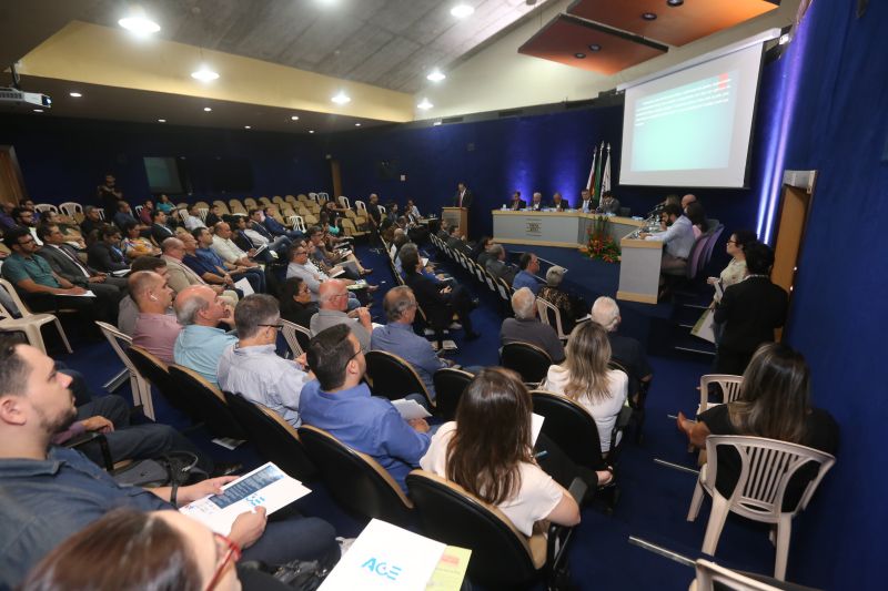 A Auditoria Geral do Estado (AGE) lançou na terça-feira (29), no auditório da Federação das Indústrias do Pará (Fiepa), em Belém, o Programa Estadual de Capacitação de Fornecedores (PECF), uma iniciativa inovadora que busca o aperfeiçoamento dos contratos de obras e serviços prestados por empresas privadas a órgãos públicos. <div class='credito_fotos'>Foto: Alex Ribeiro / Ag. Pará   |   <a href='/midias/2019/originais/5617_4724d0b9-a65e-692e-e1d4-4eb7701a61c2.jpg' download><i class='fa-solid fa-download'></i> Download</a></div>