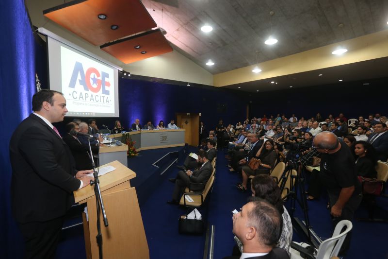 A Auditoria Geral do Estado (AGE) lançou na terça-feira (29), no auditório da Federação das Indústrias do Pará (Fiepa), em Belém, o Programa Estadual de Capacitação de Fornecedores (PECF), uma iniciativa inovadora que busca o aperfeiçoamento dos contratos de obras e serviços prestados por empresas privadas a órgãos públicos. <div class='credito_fotos'>Foto: Alex Ribeiro / Ag. Pará   |   <a href='/midias/2019/originais/5617_657ba3f5-b65f-b995-abb1-d93d7a340669.jpg' download><i class='fa-solid fa-download'></i> Download</a></div>