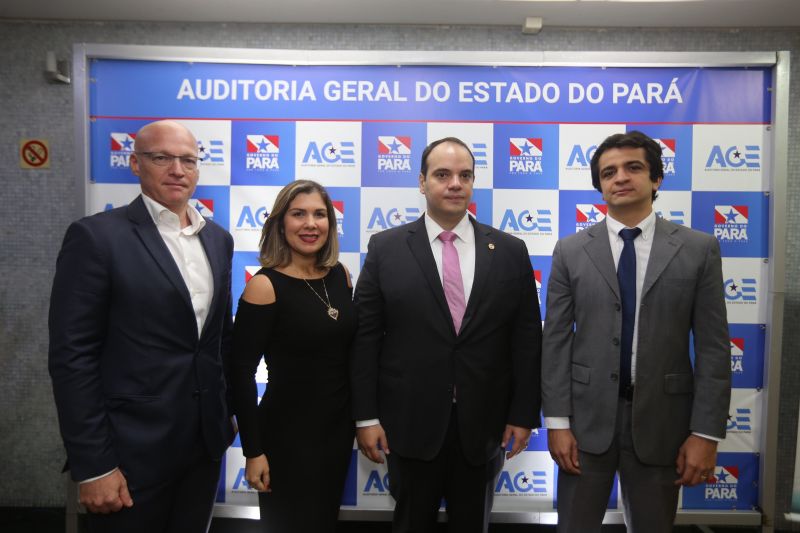 A Auditoria Geral do Estado (AGE) lançou na terça-feira (29), no auditório da Federação das Indústrias do Pará (Fiepa), em Belém, o Programa Estadual de Capacitação de Fornecedores (PECF), uma iniciativa inovadora que busca o aperfeiçoamento dos contratos de obras e serviços prestados por empresas privadas a órgãos públicos. <div class='credito_fotos'>Foto: Alex Ribeiro / Ag. Pará   |   <a href='/midias/2019/originais/5617_67738541-2fc2-23ee-7a40-2aa769052e21.jpg' download><i class='fa-solid fa-download'></i> Download</a></div>