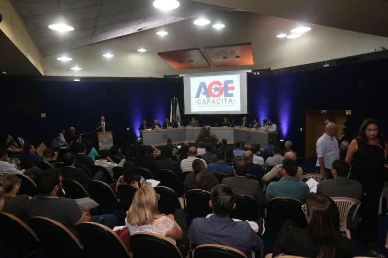 A Auditoria Geral do Estado (AGE) lançou na terça-feira (29), no auditório da Federação das Indústrias do Pará (Fiepa), em Belém, o Programa Estadual de Capacitação de Fornecedores (PECF), uma iniciativa inovadora que busca o aperfeiçoamento dos contratos de obras e serviços prestados por empresas privadas a órgãos públicos. <div class='credito_fotos'>Foto: Alex Ribeiro / Ag. Pará   |   <a href='/midias/2019/originais/5617_7377393c-972a-597f-80cb-896008b76a4a.jpg' download><i class='fa-solid fa-download'></i> Download</a></div>