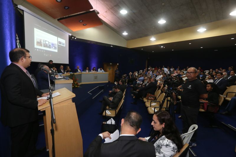 A Auditoria Geral do Estado (AGE) lançou na terça-feira (29), no auditório da Federação das Indústrias do Pará (Fiepa), em Belém, o Programa Estadual de Capacitação de Fornecedores (PECF), uma iniciativa inovadora que busca o aperfeiçoamento dos contratos de obras e serviços prestados por empresas privadas a órgãos públicos. <div class='credito_fotos'>Foto: Alex Ribeiro / Ag. Pará   |   <a href='/midias/2019/originais/5617_76c927d9-8d62-cd4e-7f62-fdbafa3baa9f.jpg' download><i class='fa-solid fa-download'></i> Download</a></div>