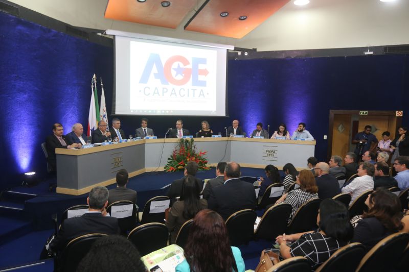 A Auditoria Geral do Estado (AGE) lançou na terça-feira (29), no auditório da Federação das Indústrias do Pará (Fiepa), em Belém, o Programa Estadual de Capacitação de Fornecedores (PECF), uma iniciativa inovadora que busca o aperfeiçoamento dos contratos de obras e serviços prestados por empresas privadas a órgãos públicos. <div class='credito_fotos'>Foto: Alex Ribeiro / Ag. Pará   |   <a href='/midias/2019/originais/5617_7a9d02a6-978a-8a34-d661-fae7e20d6ab1.jpg' download><i class='fa-solid fa-download'></i> Download</a></div>