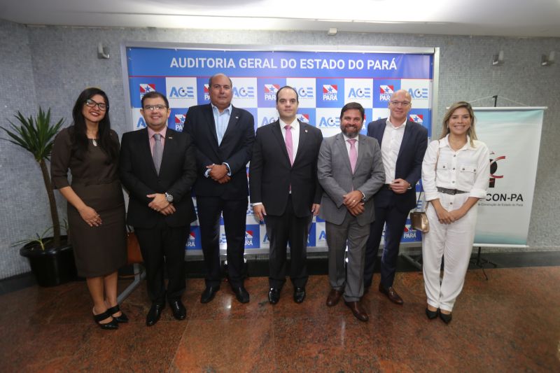 A Auditoria Geral do Estado (AGE) lançou na terça-feira (29), no auditório da Federação das Indústrias do Pará (Fiepa), em Belém, o Programa Estadual de Capacitação de Fornecedores (PECF), uma iniciativa inovadora que busca o aperfeiçoamento dos contratos de obras e serviços prestados por empresas privadas a órgãos públicos. <div class='credito_fotos'>Foto: Alex Ribeiro / Ag. Pará   |   <a href='/midias/2019/originais/5617_826a63f3-ae07-6492-85a5-eaaf0e3634e9.jpg' download><i class='fa-solid fa-download'></i> Download</a></div>