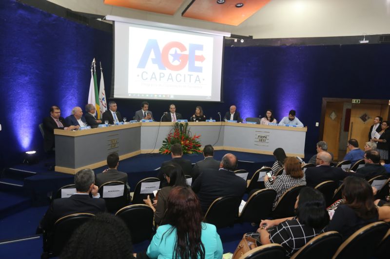 A Auditoria Geral do Estado (AGE) lançou na terça-feira (29), no auditório da Federação das Indústrias do Pará (Fiepa), em Belém, o Programa Estadual de Capacitação de Fornecedores (PECF), uma iniciativa inovadora que busca o aperfeiçoamento dos contratos de obras e serviços prestados por empresas privadas a órgãos públicos. <div class='credito_fotos'>Foto: Alex Ribeiro / Ag. Pará   |   <a href='/midias/2019/originais/5617_96f9c51c-534a-d4e0-7607-3fdaa519577f.jpg' download><i class='fa-solid fa-download'></i> Download</a></div>