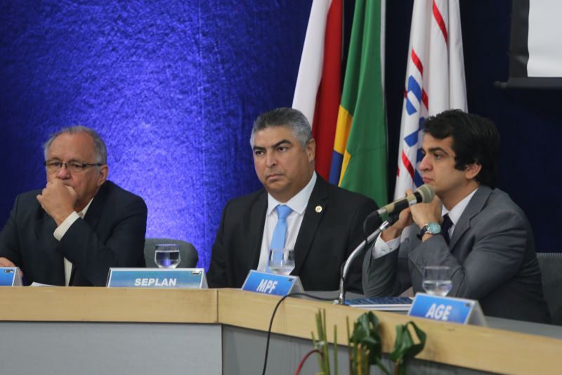 A Auditoria Geral do Estado (AGE) lançou na terça-feira (29), no auditório da Federação das Indústrias do Pará (Fiepa), em Belém, o Programa Estadual de Capacitação de Fornecedores (PECF), uma iniciativa inovadora que busca o aperfeiçoamento dos contratos de obras e serviços prestados por empresas privadas a órgãos públicos. <div class='credito_fotos'>Foto: Alex Ribeiro / Ag. Pará   |   <a href='/midias/2019/originais/5617_981fef39-e294-5346-100b-45a4c97c0cc0.jpg' download><i class='fa-solid fa-download'></i> Download</a></div>