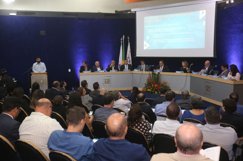 A Auditoria Geral do Estado (AGE) lançou na terça-feira (29), no auditório da Federação das Indústrias do Pará (Fiepa), em Belém, o Programa Estadual de Capacitação de Fornecedores (PECF), uma iniciativa inovadora que busca o aperfeiçoamento dos contratos de obras e serviços prestados por empresas privadas a órgãos públicos. <div class='credito_fotos'>Foto: Alex Ribeiro / Ag. Pará   |   <a href='/midias/2019/originais/5617_9ad4dff7-36c0-96a4-5bd5-094fa39783dc.jpg' download><i class='fa-solid fa-download'></i> Download</a></div>