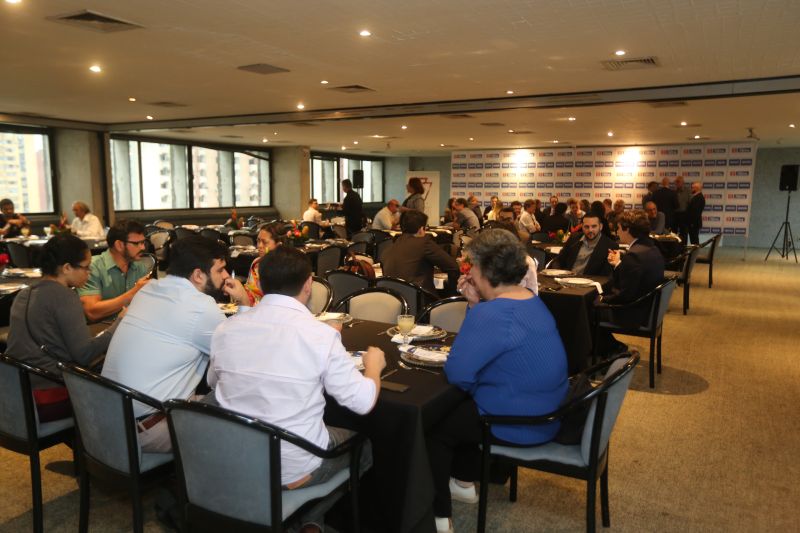 A Auditoria Geral do Estado (AGE) lançou na terça-feira (29), no auditório da Federação das Indústrias do Pará (Fiepa), em Belém, o Programa Estadual de Capacitação de Fornecedores (PECF), uma iniciativa inovadora que busca o aperfeiçoamento dos contratos de obras e serviços prestados por empresas privadas a órgãos públicos. <div class='credito_fotos'>Foto: Alex Ribeiro / Ag. Pará   |   <a href='/midias/2019/originais/5617_ae38cefc-d105-04bf-1c22-3fcde09de4e5.jpg' download><i class='fa-solid fa-download'></i> Download</a></div>