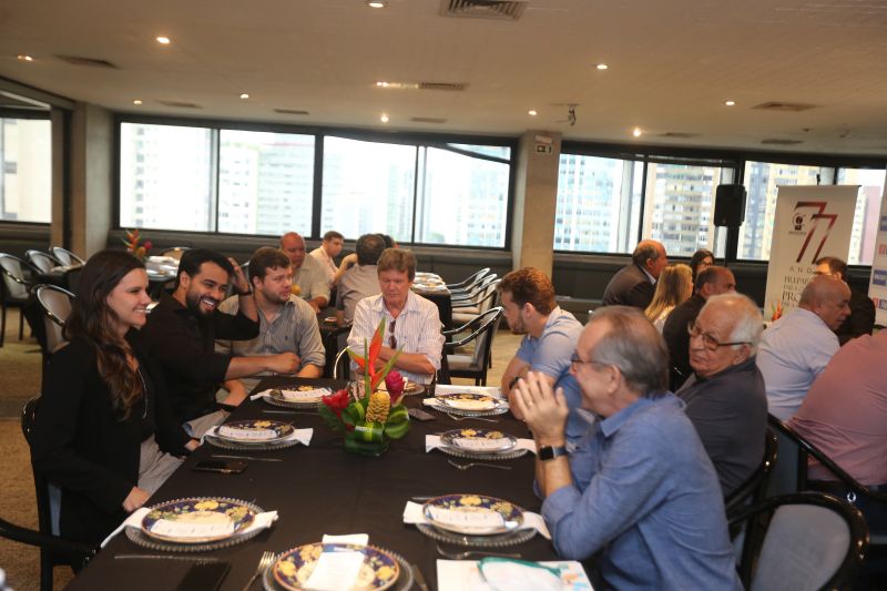 A Auditoria Geral do Estado (AGE) lançou na terça-feira (29), no auditório da Federação das Indústrias do Pará (Fiepa), em Belém, o Programa Estadual de Capacitação de Fornecedores (PECF), uma iniciativa inovadora que busca o aperfeiçoamento dos contratos de obras e serviços prestados por empresas privadas a órgãos públicos. <div class='credito_fotos'>Foto: Alex Ribeiro / Ag. Pará   |   <a href='/midias/2019/originais/5617_ae5c3592-bd1a-d78d-0037-08f95c5a40a1.jpg' download><i class='fa-solid fa-download'></i> Download</a></div>