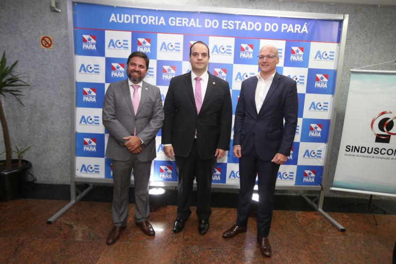 A Auditoria Geral do Estado (AGE) lançou na terça-feira (29), no auditório da Federação das Indústrias do Pará (Fiepa), em Belém, o Programa Estadual de Capacitação de Fornecedores (PECF), uma iniciativa inovadora que busca o aperfeiçoamento dos contratos de obras e serviços prestados por empresas privadas a órgãos públicos. <div class='credito_fotos'>Foto: Alex Ribeiro / Ag. Pará   |   <a href='/midias/2019/originais/5617_b0020b6b-963b-eb07-16fc-be03290dcce3.jpg' download><i class='fa-solid fa-download'></i> Download</a></div>